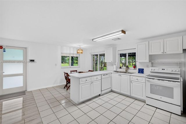 14551 SW 24th Street, Davie, FL 33325