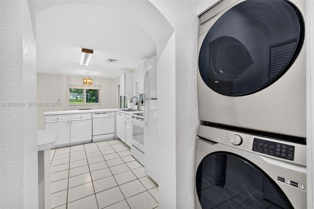 14551 SW 24th Street, Davie, FL 33325
