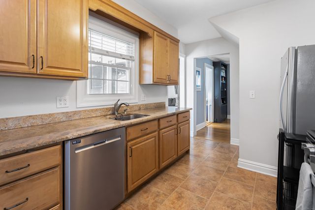 301 Hubbard Avenue, Stamford, CT 06905