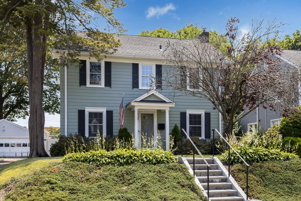 301 Hubbard Avenue, Stamford, CT 06905