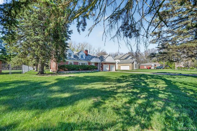 18618 W 9 Mile Road, Southfield, MI 48075