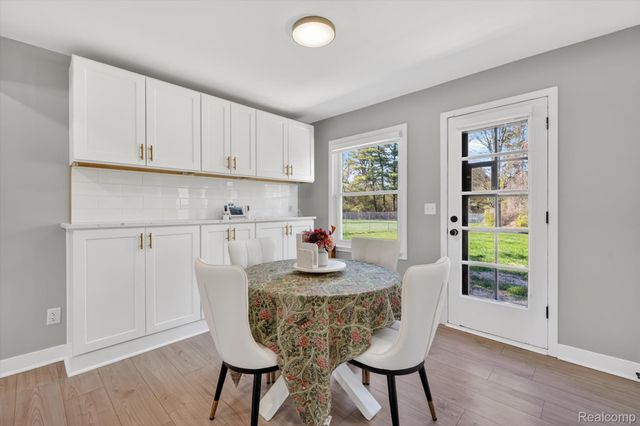18618 W 9 Mile Road, Southfield, MI 48075