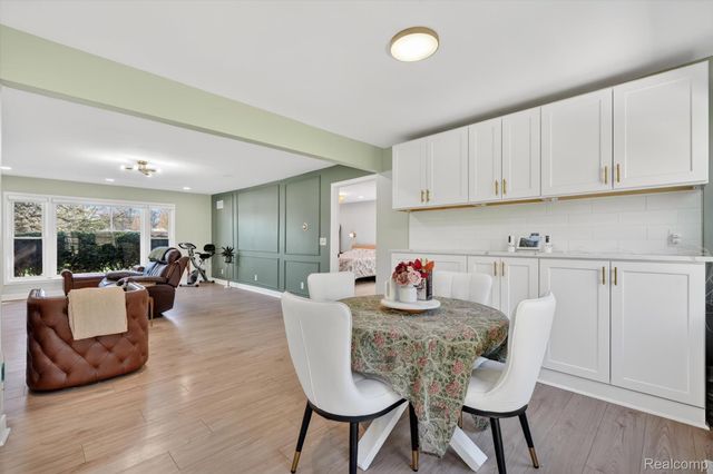18618 W 9 Mile Road, Southfield, MI 48075