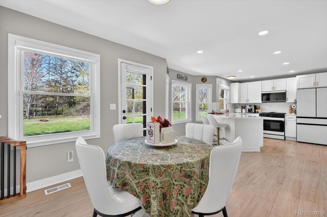 18618 W 9 Mile Road, Southfield, MI 48075