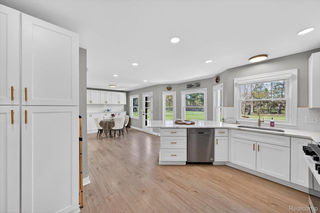 18618 W 9 Mile Road, Southfield, MI 48075
