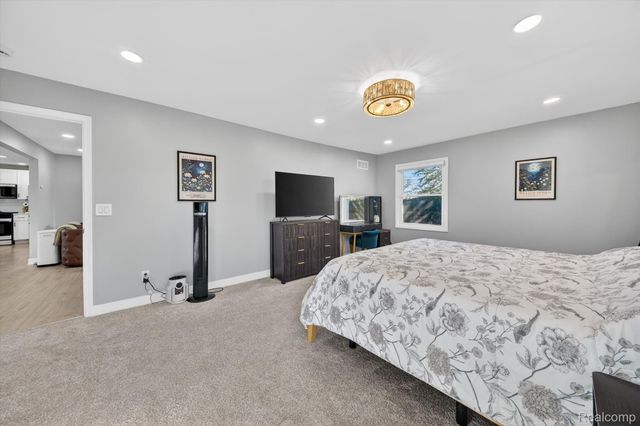 18618 W 9 Mile Road, Southfield, MI 48075