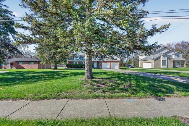 18618 W 9 Mile Road, Southfield, MI 48075