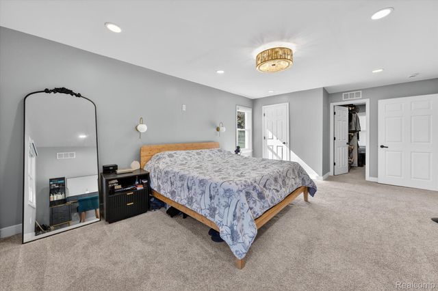 18618 W 9 Mile Road, Southfield, MI 48075