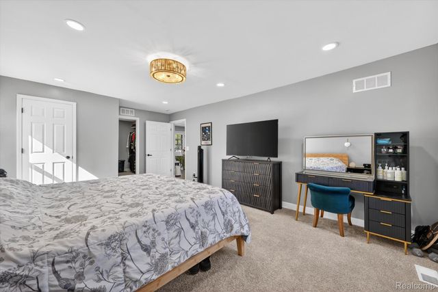 18618 W 9 Mile Road, Southfield, MI 48075