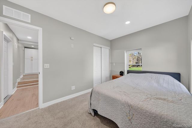 18618 W 9 Mile Road, Southfield, MI 48075