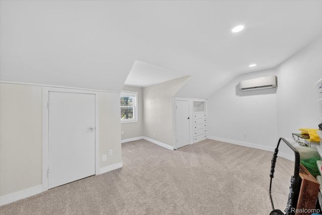 18618 W 9 Mile Road, Southfield, MI 48075