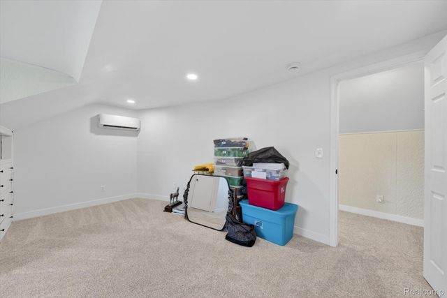 18618 W 9 Mile Road, Southfield, MI 48075