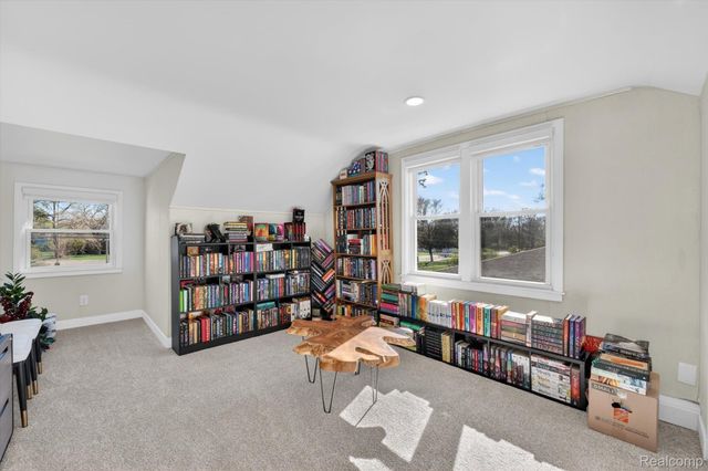 18618 W 9 Mile Road, Southfield, MI 48075