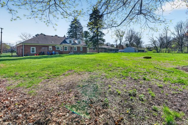 18618 W 9 Mile Road, Southfield, MI 48075