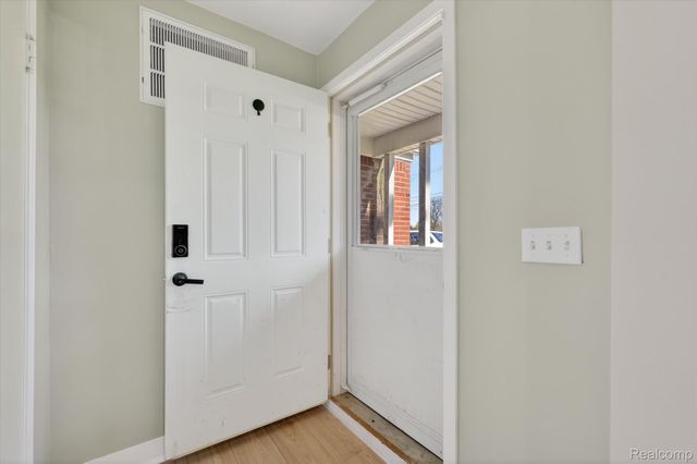 18618 W 9 Mile Road, Southfield, MI 48075