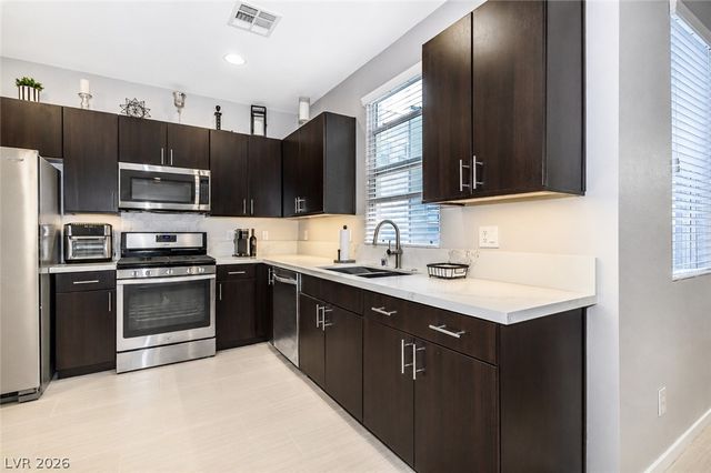 11257 Rainbow Peak Avenue 211, Las Vegas, NV 89135