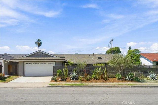 2817 La Salle, Costa Mesa, CA 92626