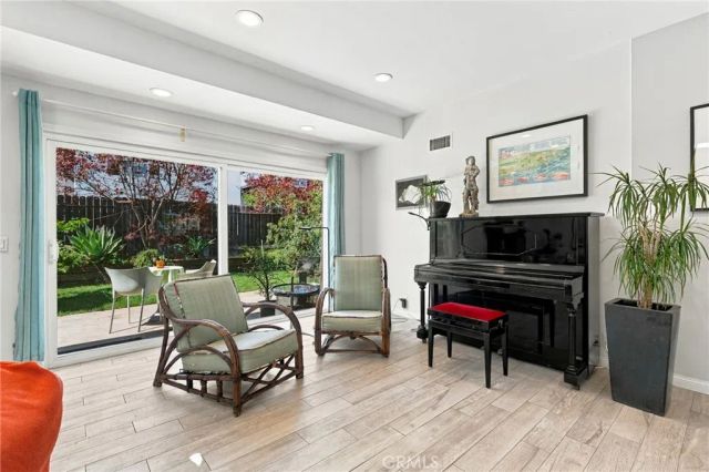 2817 La Salle, Costa Mesa, CA 92626
