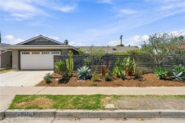 2817 La Salle, Costa Mesa, CA 92626