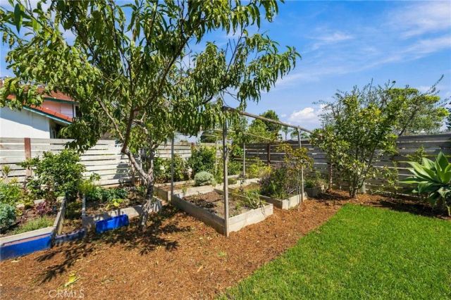 2817 La Salle, Costa Mesa, CA 92626