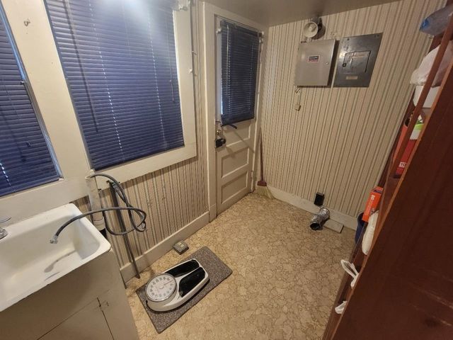 1213 S Greenwood Ave, Wichita, KS 67211