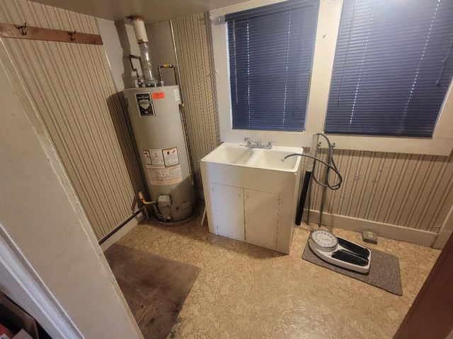 1213 S Greenwood Ave, Wichita, KS 67211