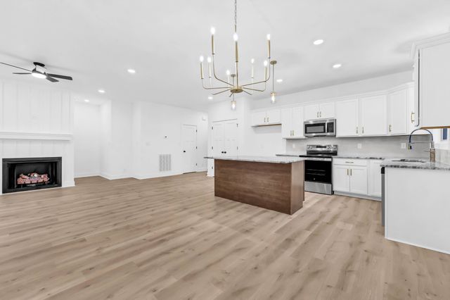 52 West Dr, Clarksville, TN 37040