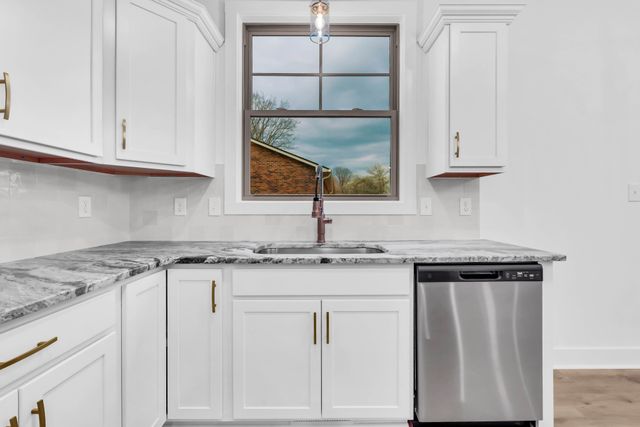 52 West Dr, Clarksville, TN 37040