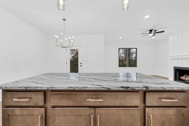 52 West Dr, Clarksville, TN 37040