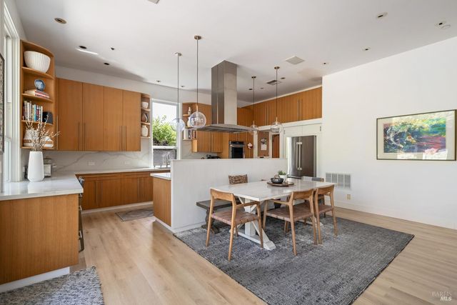 704 Las Colindas Rd, San Rafael, CA 94903