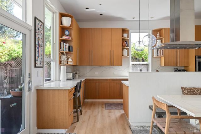 704 Las Colindas Rd, San Rafael, CA 94903