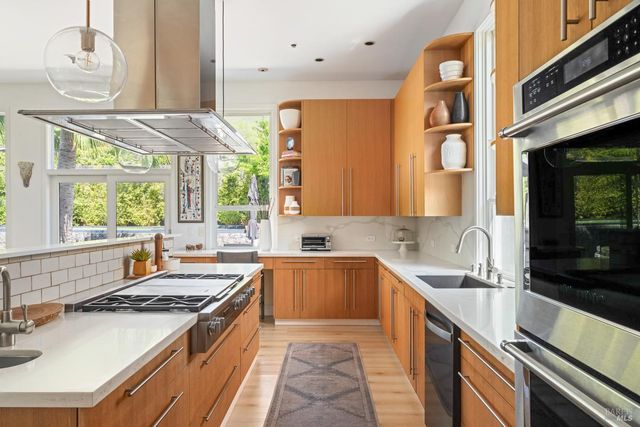 704 Las Colindas Rd, San Rafael, CA 94903