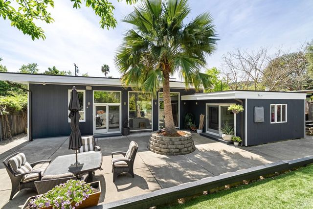 704 Las Colindas Rd, San Rafael, CA 94903