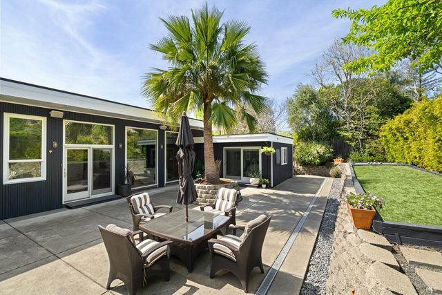 704 Las Colindas Rd, San Rafael, CA 94903