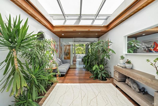 704 Las Colindas Rd, San Rafael, CA 94903