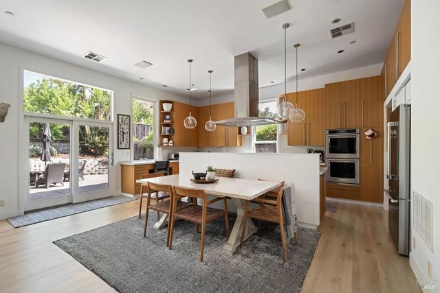 704 Las Colindas Rd, San Rafael, CA 94903