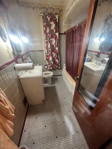 17401 Albion Street, Detroit, MI 48234