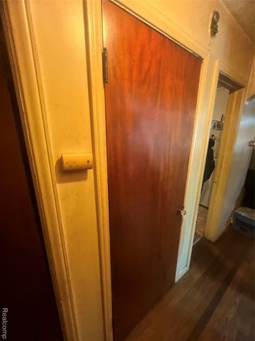 17401 Albion Street, Detroit, MI 48234