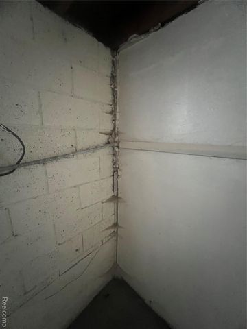 17401 Albion Street, Detroit, MI 48234