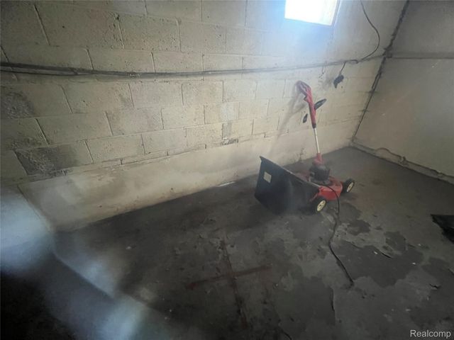 17401 Albion Street, Detroit, MI 48234