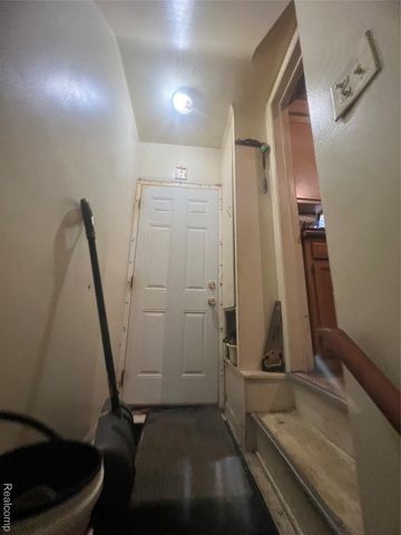 17401 Albion Street, Detroit, MI 48234
