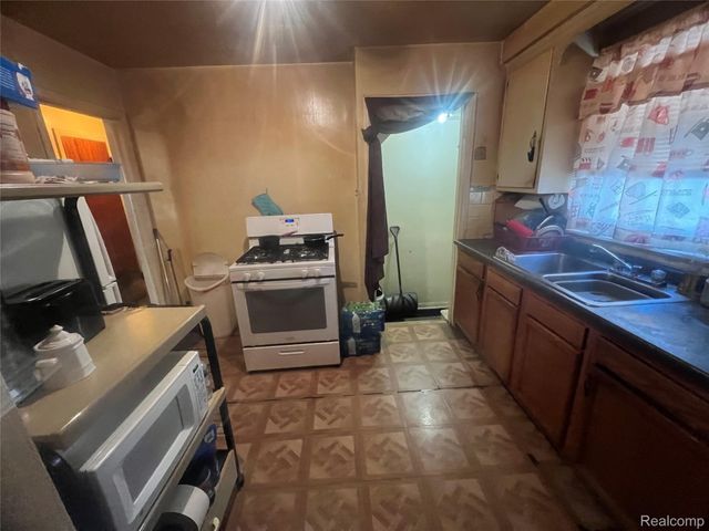 17401 Albion Street, Detroit, MI 48234