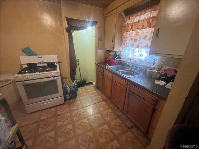 17401 Albion Street, Detroit, MI 48234