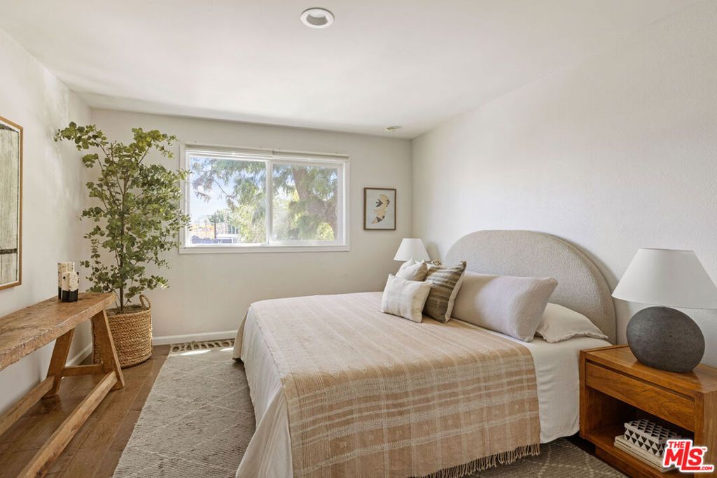 Image 12 of property listing at 236 S Avenue 22, Los Angeles, CA 90031