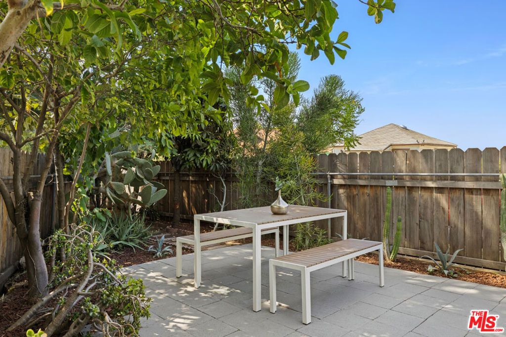 Image 18 of property listing at 236 S Avenue 22, Los Angeles, CA 90031