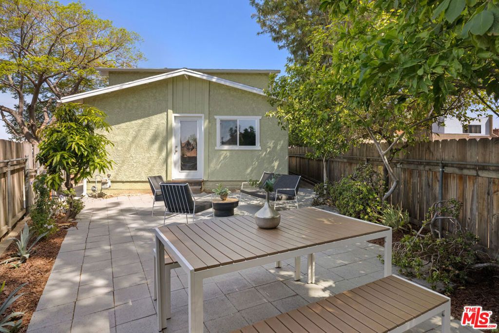 Image 19 of property listing at 236 S Avenue 22, Los Angeles, CA 90031