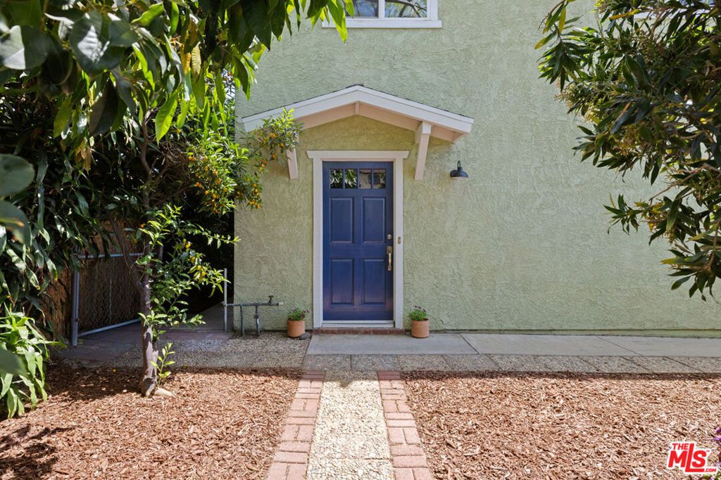 Image 2 of property listing at 236 S Avenue 22, Los Angeles, CA 90031