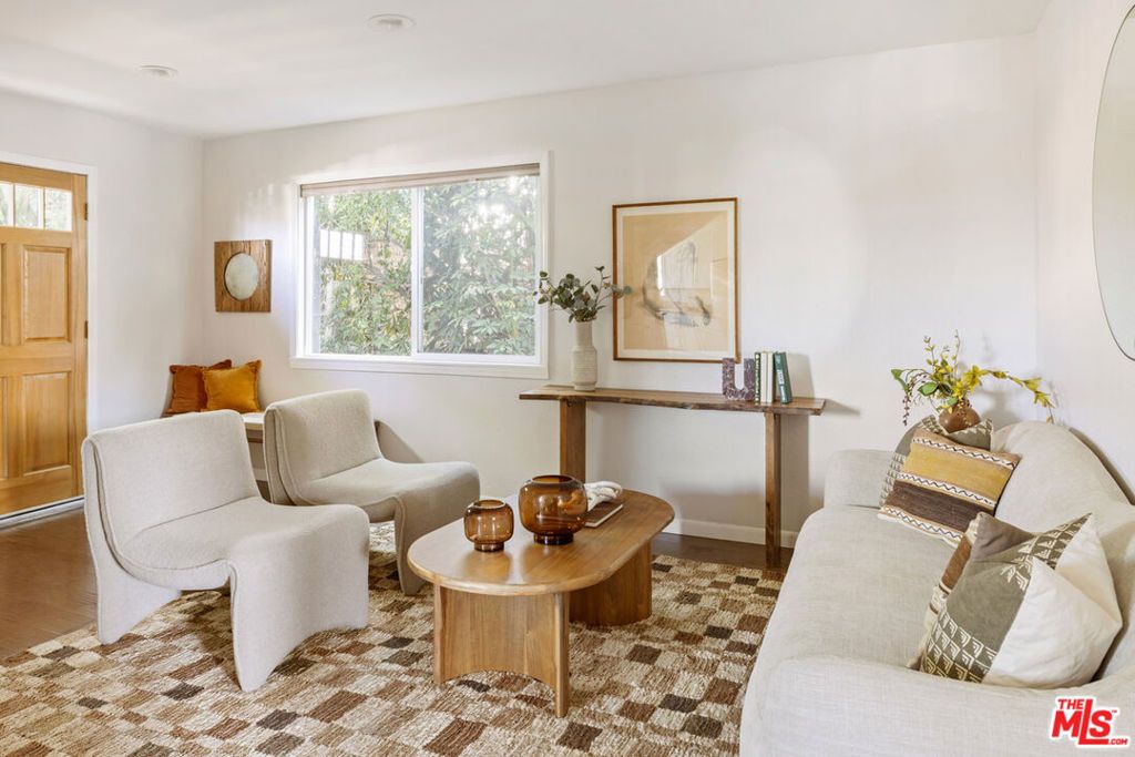 Image 4 of property listing at 236 S Avenue 22, Los Angeles, CA 90031