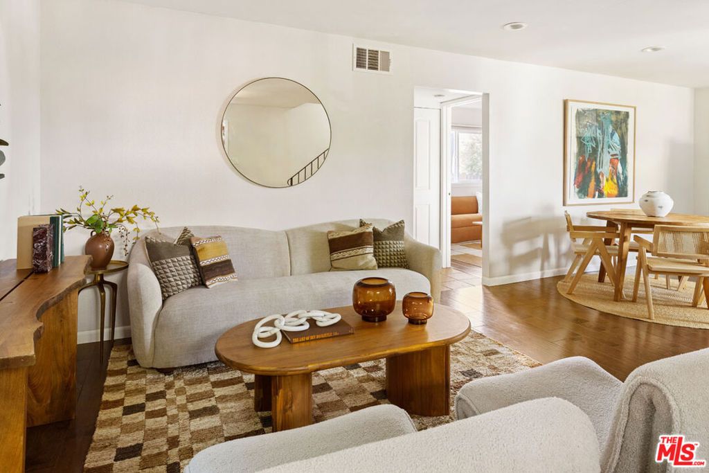 Image 5 of property listing at 236 S Avenue 22, Los Angeles, CA 90031