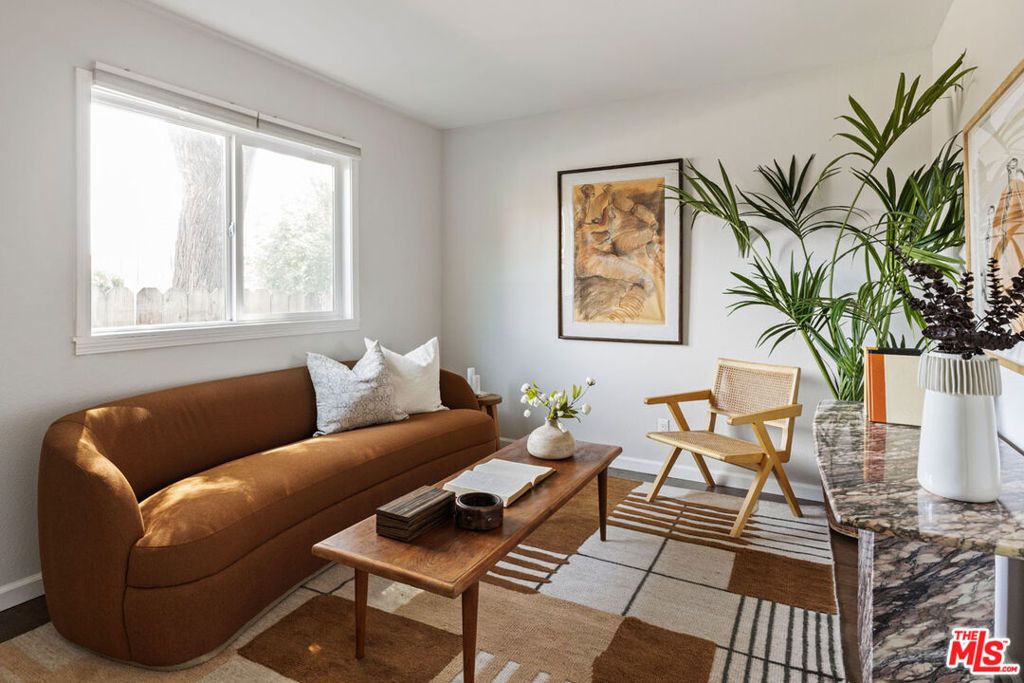 Image 9 of property listing at 236 S Avenue 22, Los Angeles, CA 90031